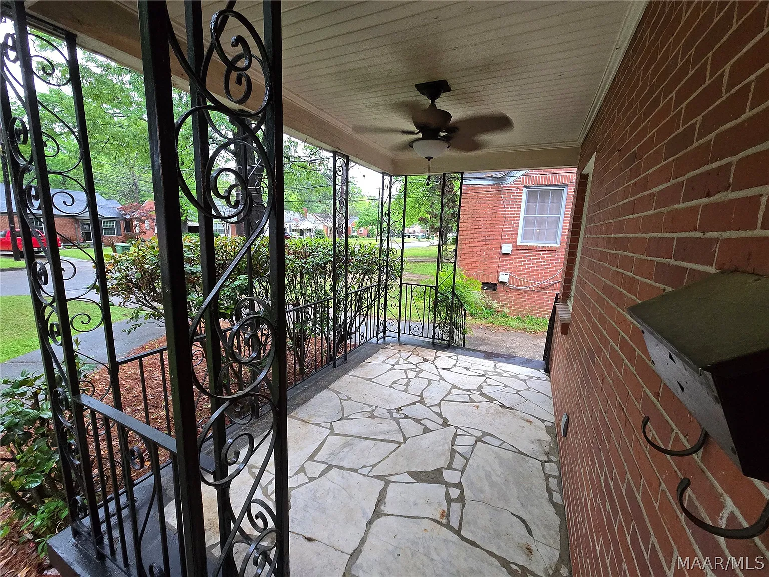 3 bed, 2.0 bath, 1309 sqft, $1,250 — Photo 2
