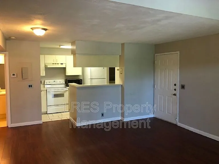 465 Forestway Cir #1 — Photo 7