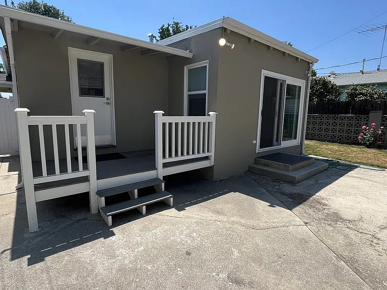 800 N Griffith Park Dr — Photo 26