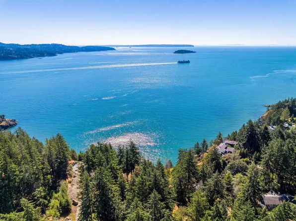 341 Robinson Rd, Bowen Island, BC V0N 1G1