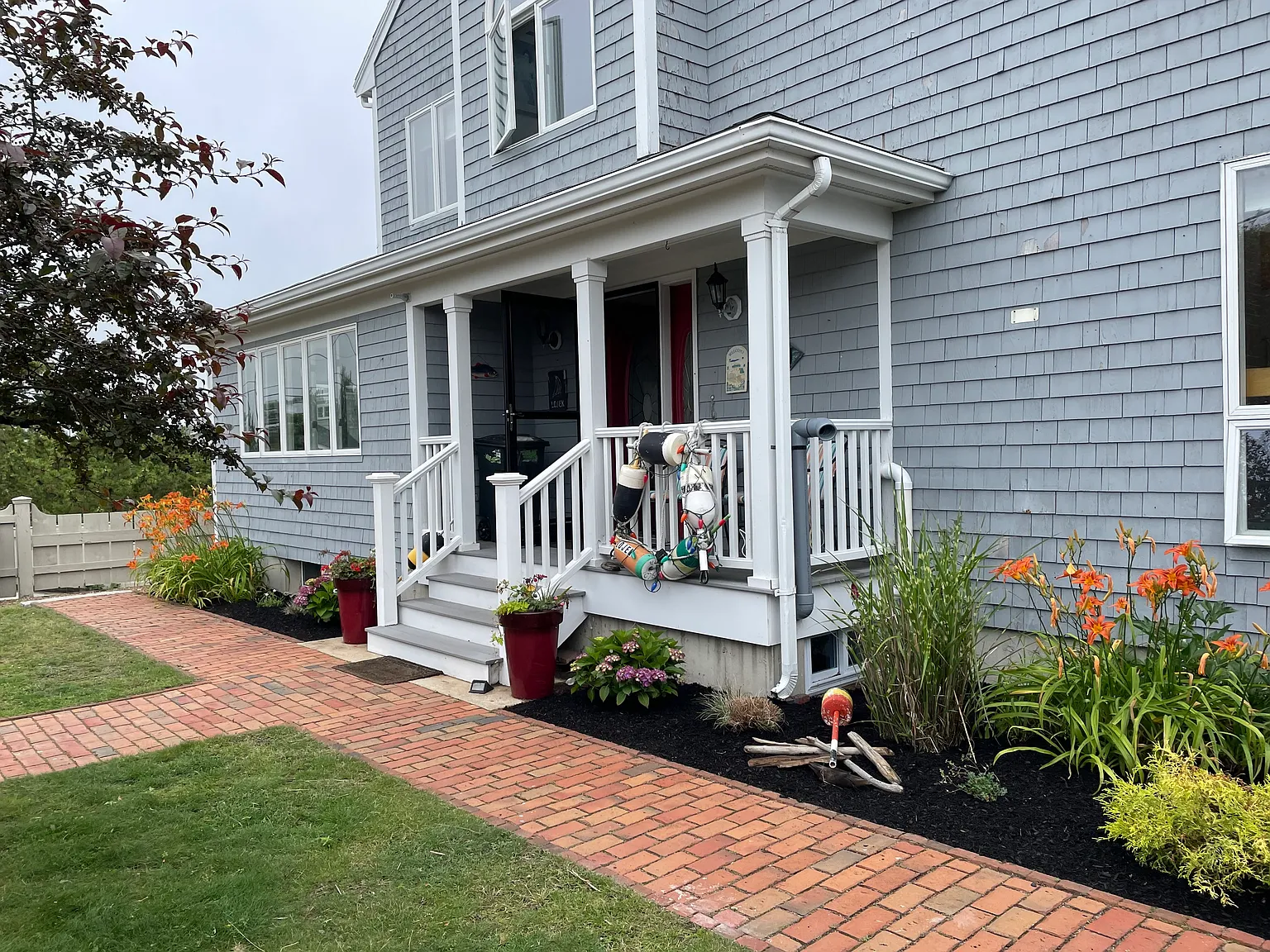 3 bed, 2400 sqft, $3,700 — Photo 1