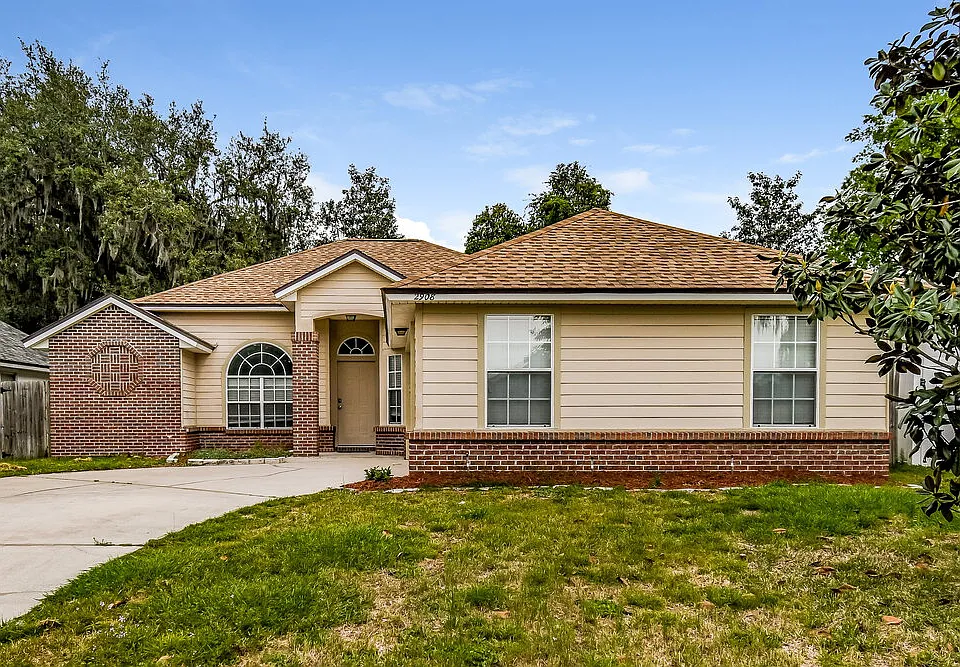 2908 Majestic Oaks Ln