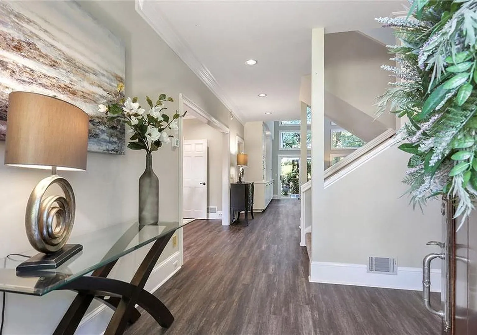 Stunning 4-bedroom, 3.5-bathroom home located in the vibrant city of Sandy Springs, GA. — Photo 3