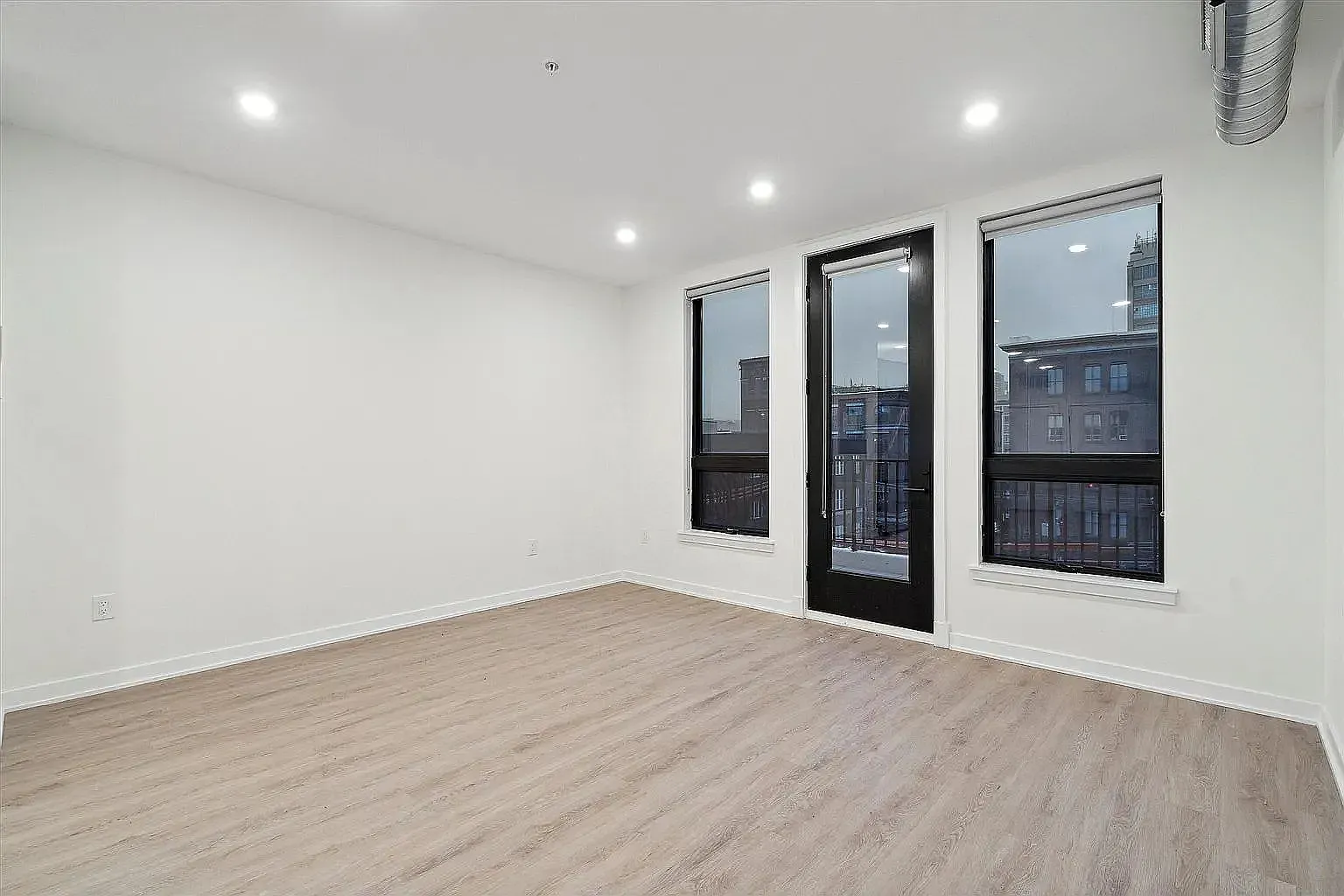 1 bed, 670 sqft, $1,995 — Photo 3