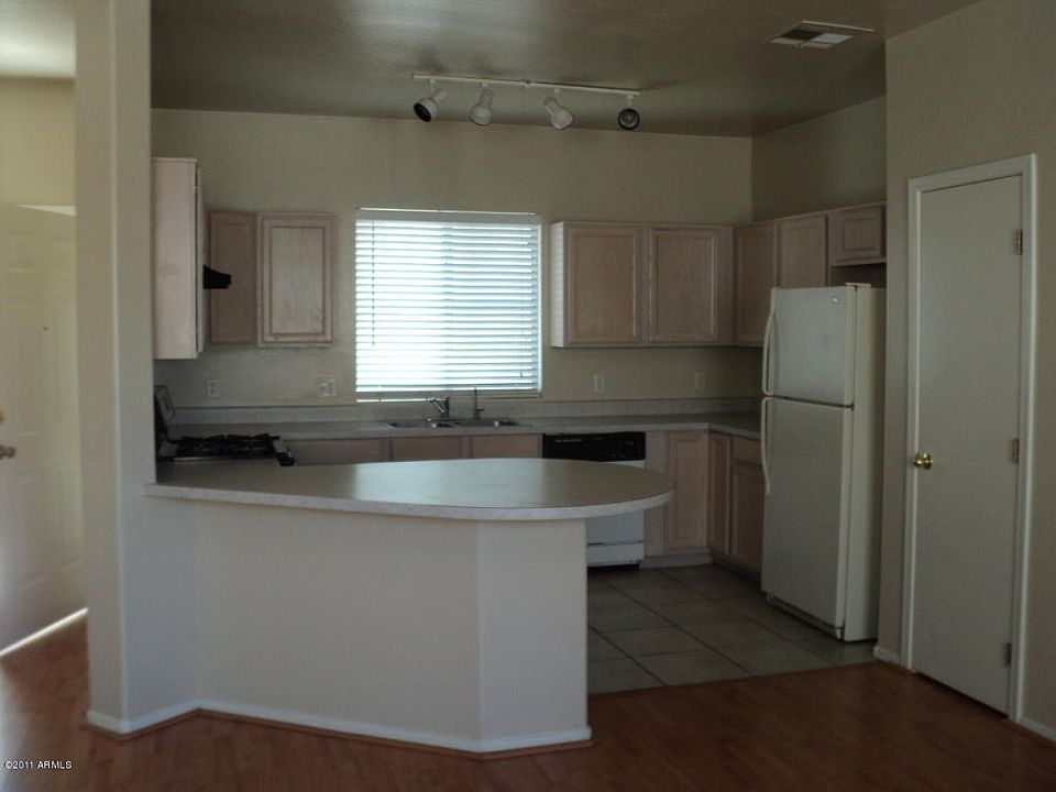 1st image of 618 E Mariposa Pl