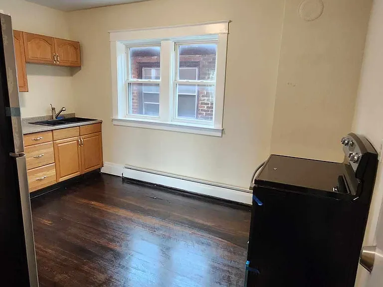 2202 Niagara St #3 — Photo 5