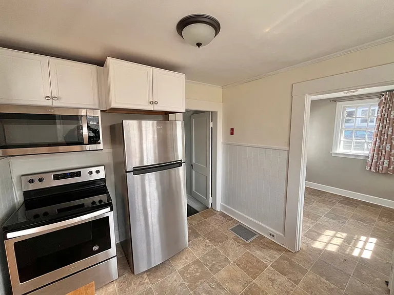 1430 Woodbury Ave — Photo 4