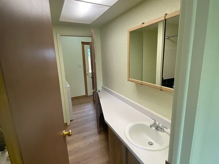 Upstairs bathroom for bedrooms 2 & 3