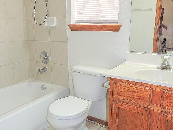 4th image of 1609 John Ring Ln