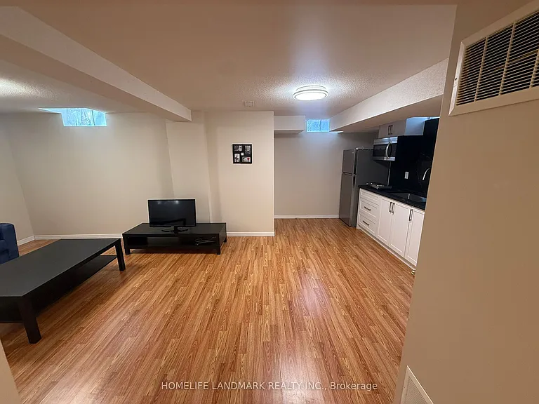 33 Silver Linden Dr — Photo 8