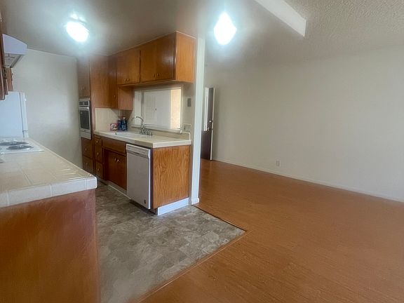 5th image of 515 E Magnolia Blvd APT Q