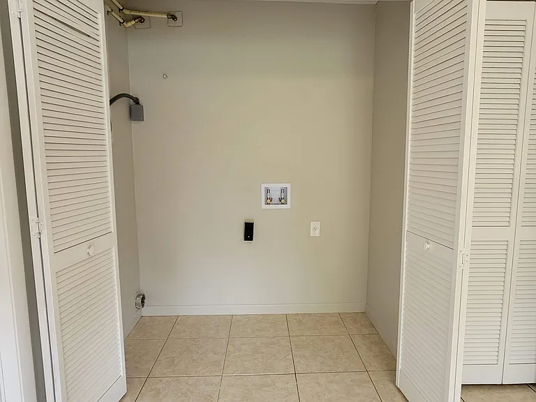 8411 N Greenwood Ave — Photo 10