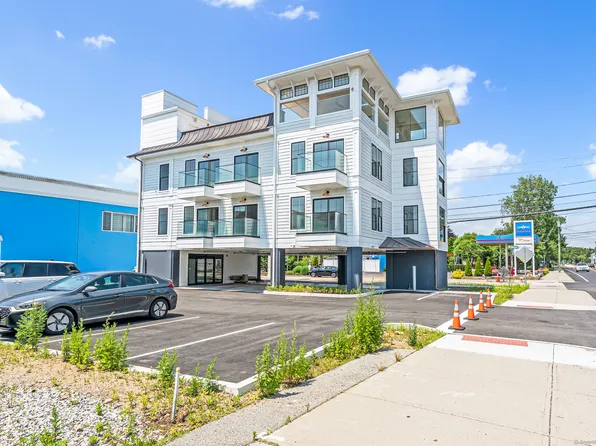 32 Broadway Avenue, Stonington, CT 06355