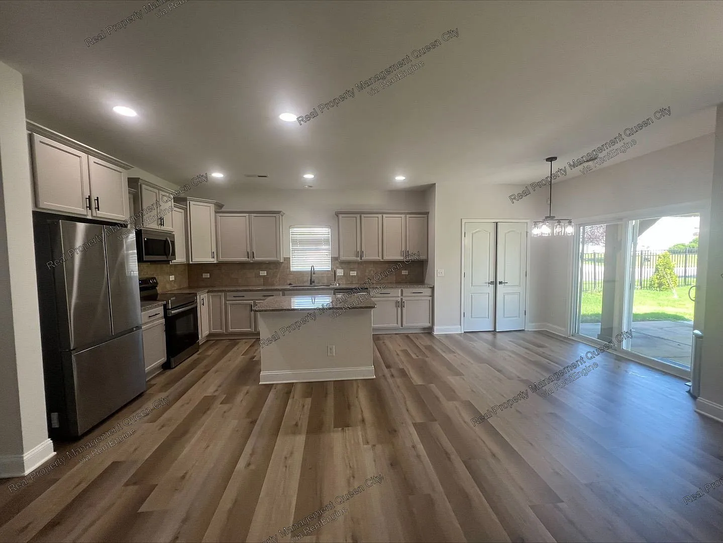 5 bed, 3.0 bath, 2747 sqft, $2,875 — Photo 3