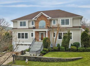 4 Mill Pond Ln, New Rochelle, NY 10805