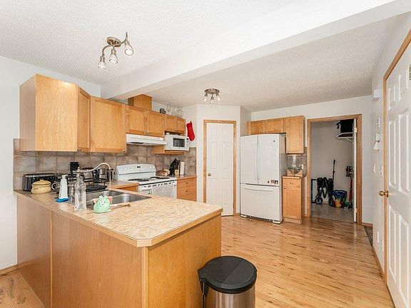4th image of 809 NE Wilson Way #3