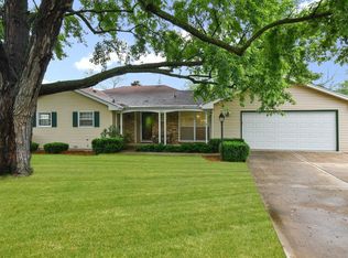 251 Abbotsford Ct, Glen Ellyn, IL 60137