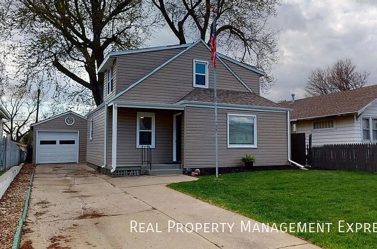 411 S Willow Ave — Photo 1