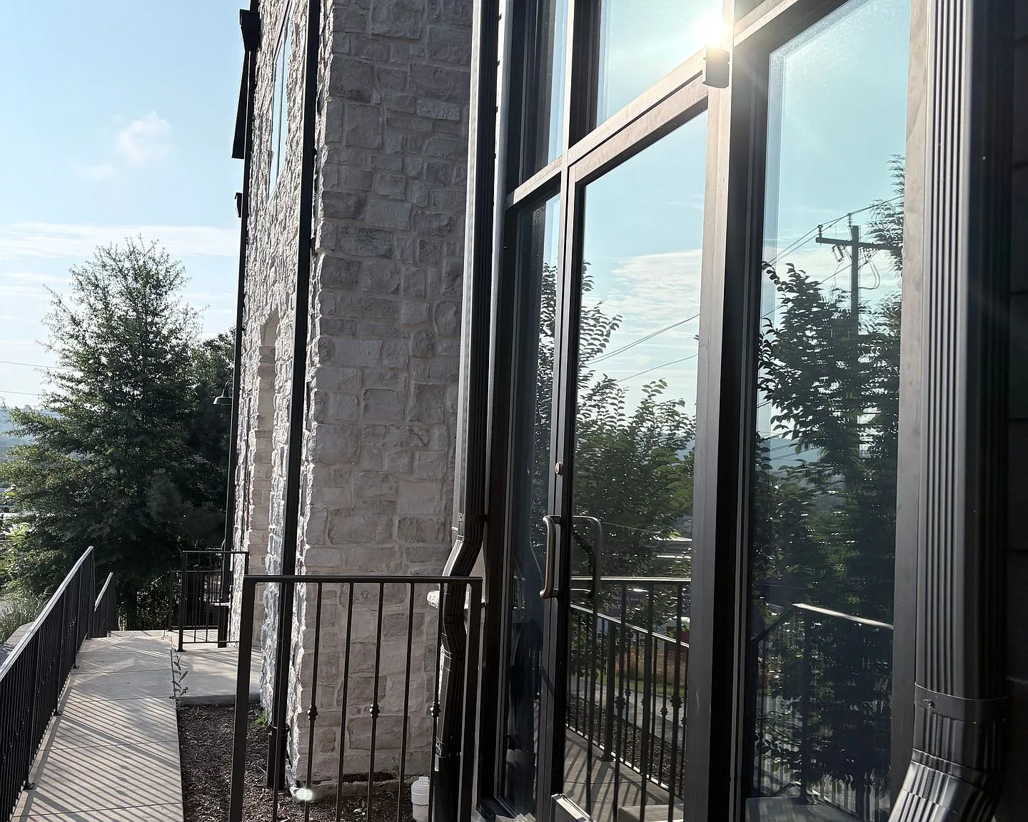 Newly built 3 bedroom Townhome with roof top deck — Photo 4