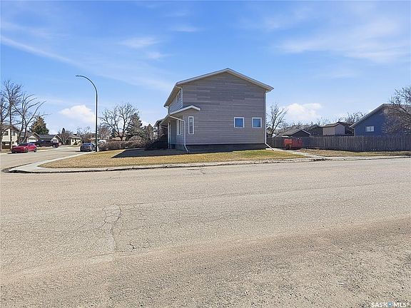 4th image of 802 Ridpath ROAD