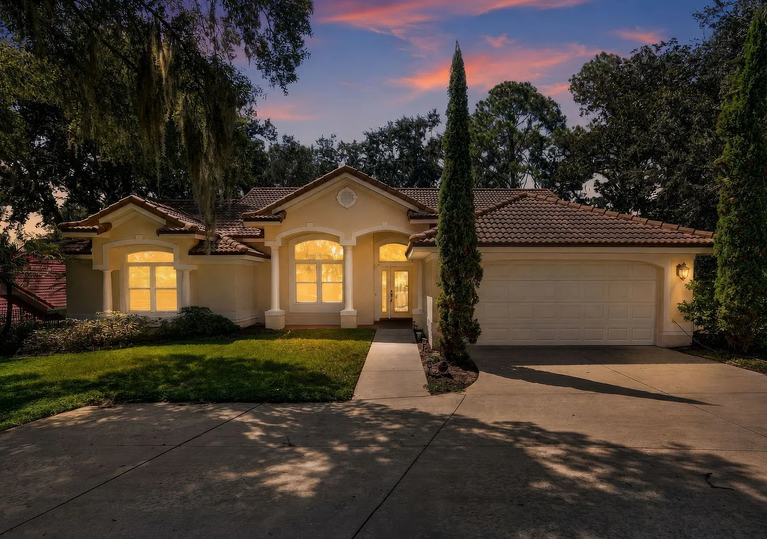 3-Bedroom Home with Golf Course & Pond Views in Howey-in-the-Hills — Photo 1