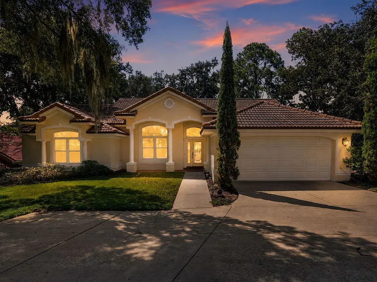 118 W Magnolia Ave — Photo 1