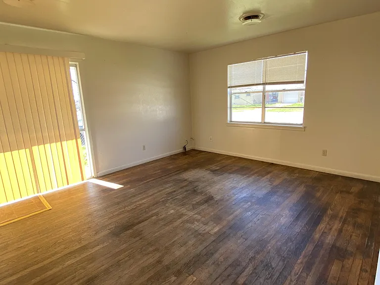 1002 Pine Dr — Photo 12