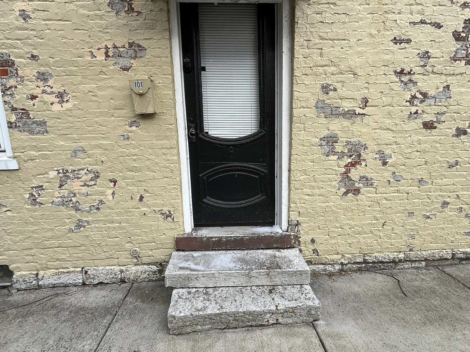 2 bed, $1,100 — Photo 1