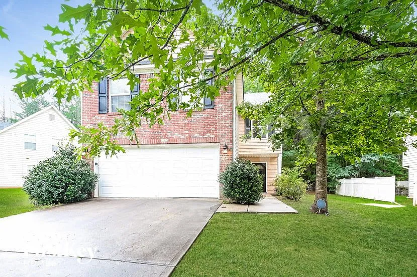 3 bed, 2.5 bath, 1878 sqft, $2,270 — Photo 2