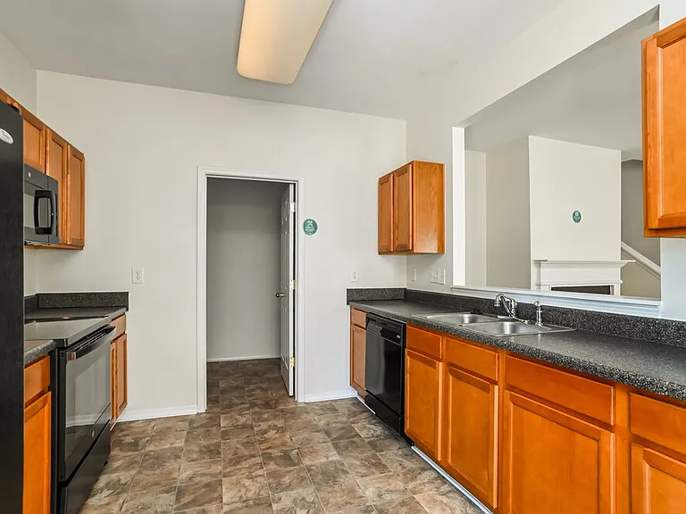 2222 Buckleigh Dr — Photo 7