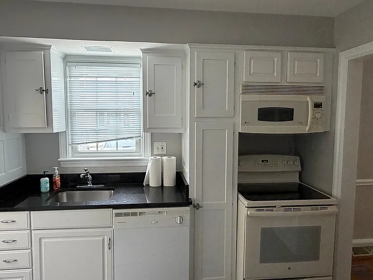 4905 Montgomery Ln — Photo 5