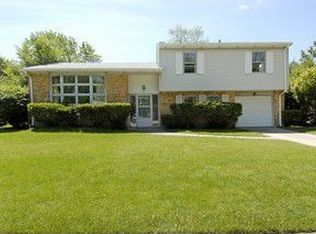 1351 E Dorothy Dr, Palatine, IL 60074