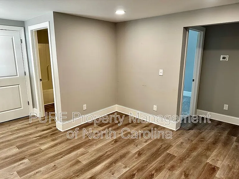 708 Union St S — Photo 42