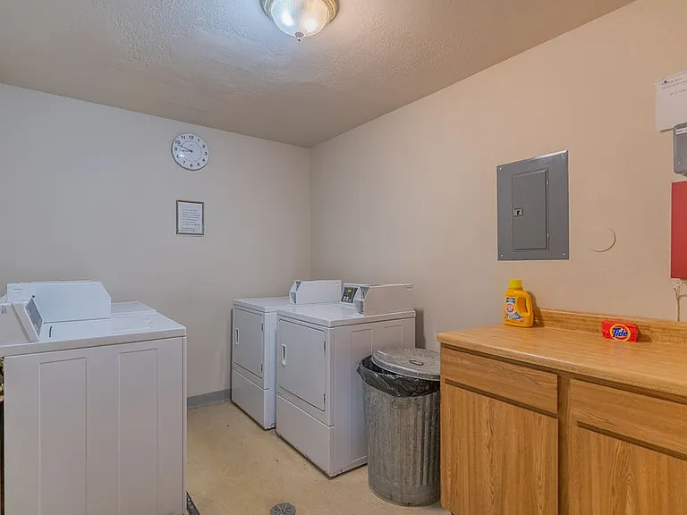 2555 Mission Rd — Photo 20