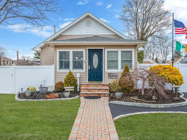 109 Muncy Avenue, West Babylon, NY 11704