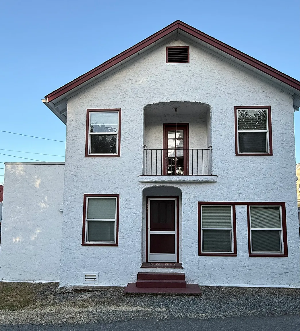 34B Center St photo 1