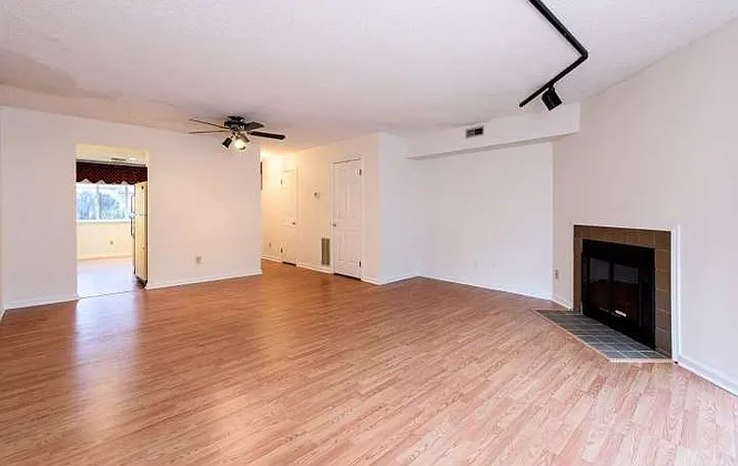 421 Cannon Ct — Photo 9