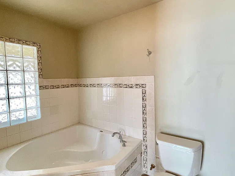 3921 Troost Ave — Photo 13