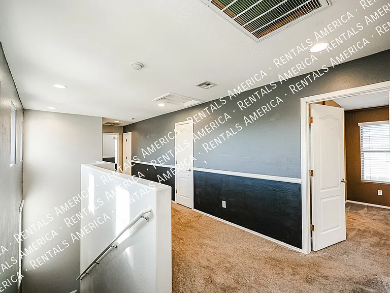 2614 W Florentine Rd — Photo 28