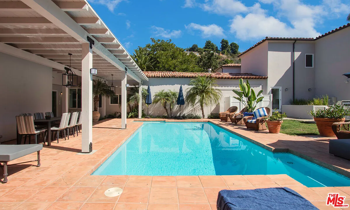 Building Photo - Beverly Hills Mediterranean Est