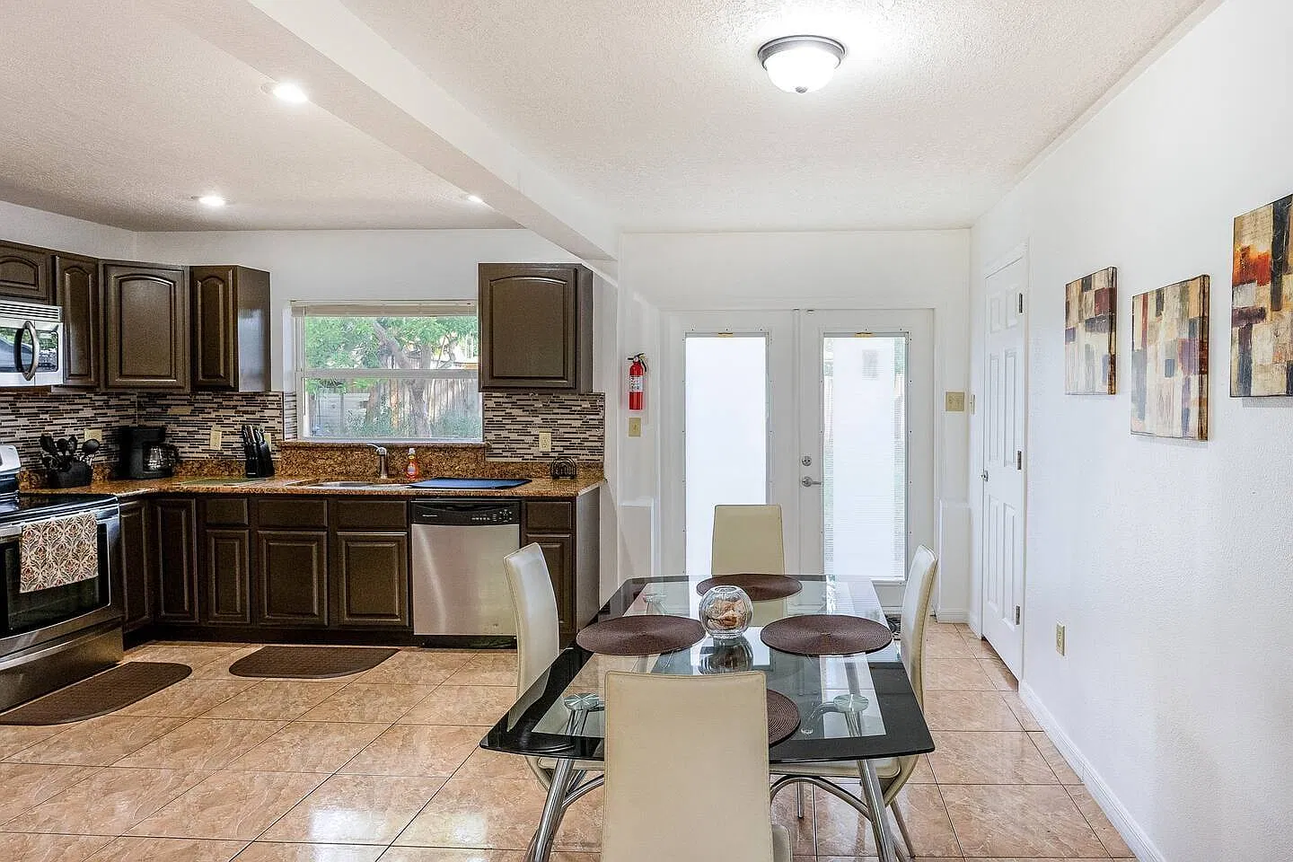 3 bed, 630 sqft, $700 — Photo 4