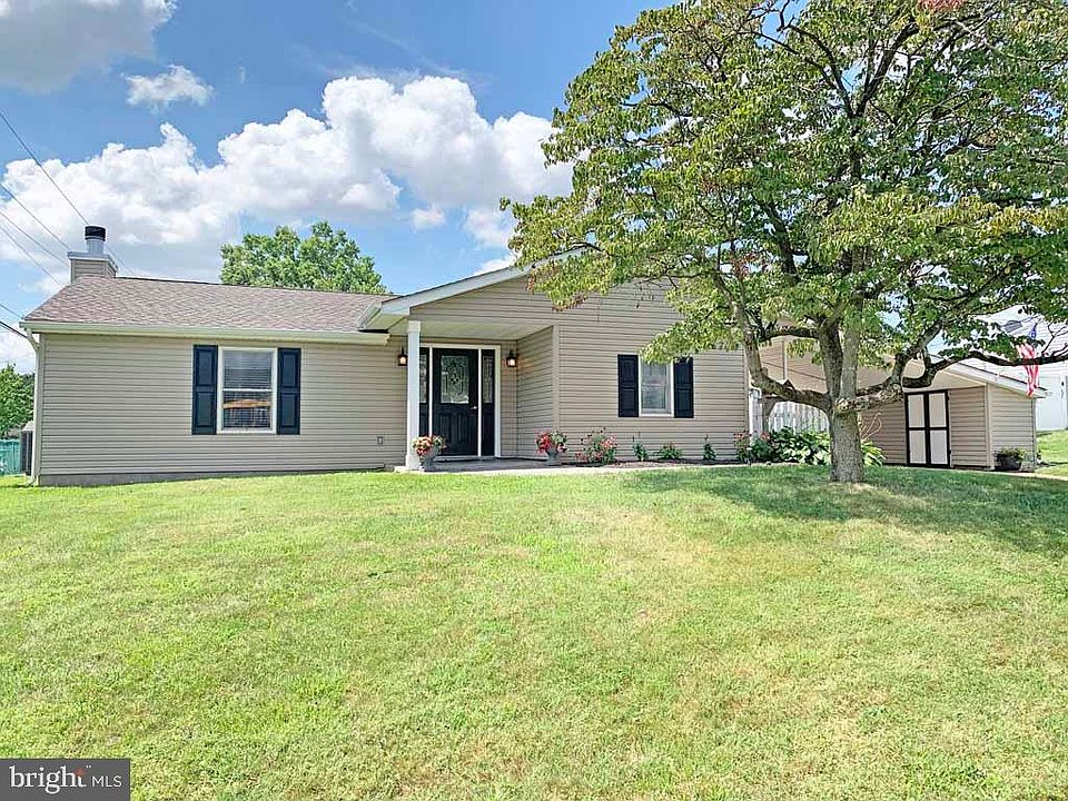 1st image of 7 Black Pine Ln