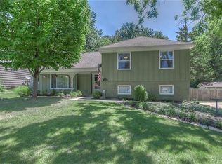 9651 Windsor St, Overland Park, KS 66206