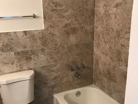 4th image of 325 SE 10th Ave APT 10
