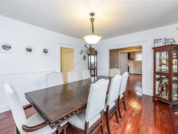 4th image of 83 Grosvenor Ave