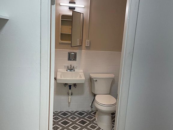 2nd image of 408-5438 Delmar Blvd