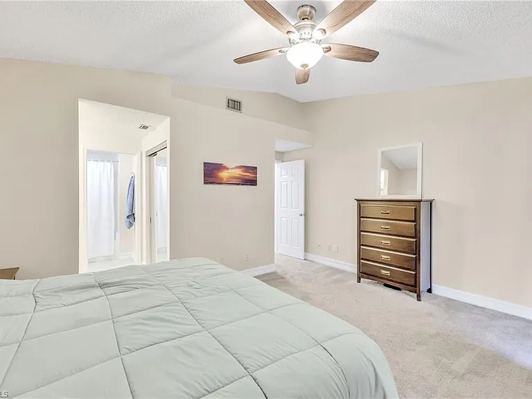 1044 Woodshire Ln #B211 — Photo 22