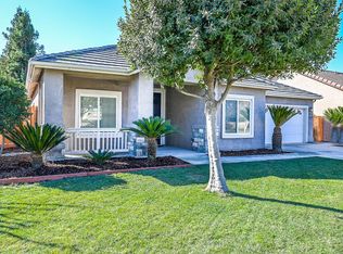 5929 W Robinwood Ave, Visalia, CA 93291