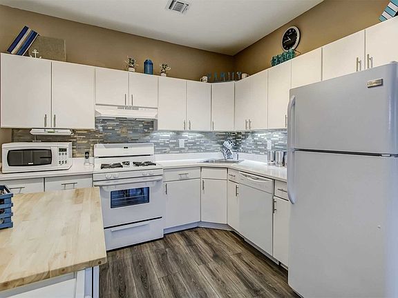 3rd image of 70 Pacific Dunes Ct