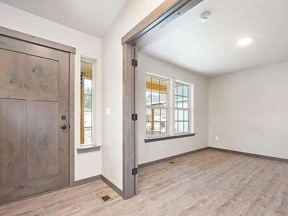 4th image of 1165 Jersey St
